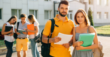 jeune etudiant sortant de l'école, ecole en alternance mulhouse bts licence master parcoursup