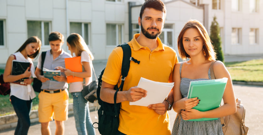 jeune etudiant sortant de l'école, ecole en alternance mulhouse bts licence master parcoursup