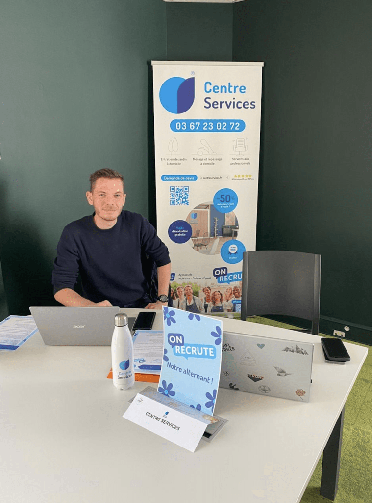 recruteur Centre Services en attente des candidats à recruter